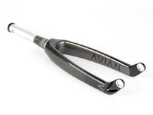 Load image into Gallery viewer, AVIAN VERSUS 24" CARBON PRO TAPERED FORKS