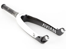 Load image into Gallery viewer, AVIAN VERSUS 20" YOUTH FORKS