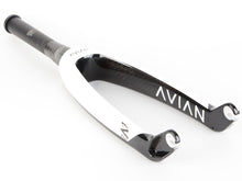 Load image into Gallery viewer, AVIAN VERSUS 20" CARBON PRO TAPERED FORKS
