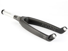 Load image into Gallery viewer, AVIAN VERSUS 24" CARBON PRO TAPERED FORKS