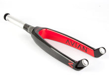 Load image into Gallery viewer, AVIAN VERSUS 20" CARBON PRO TAPERED FORKS
