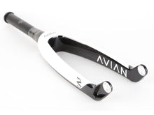 Load image into Gallery viewer, AVIAN VERSUS 24" CARBON PRO TAPERED FORKS